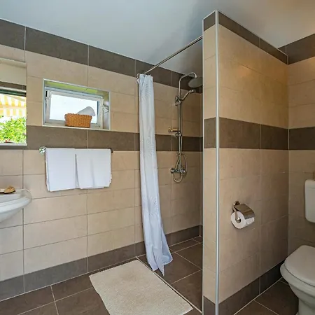 Villa Zatka In Zatka Cepic - Haus Fuer 6 Personen Kršan